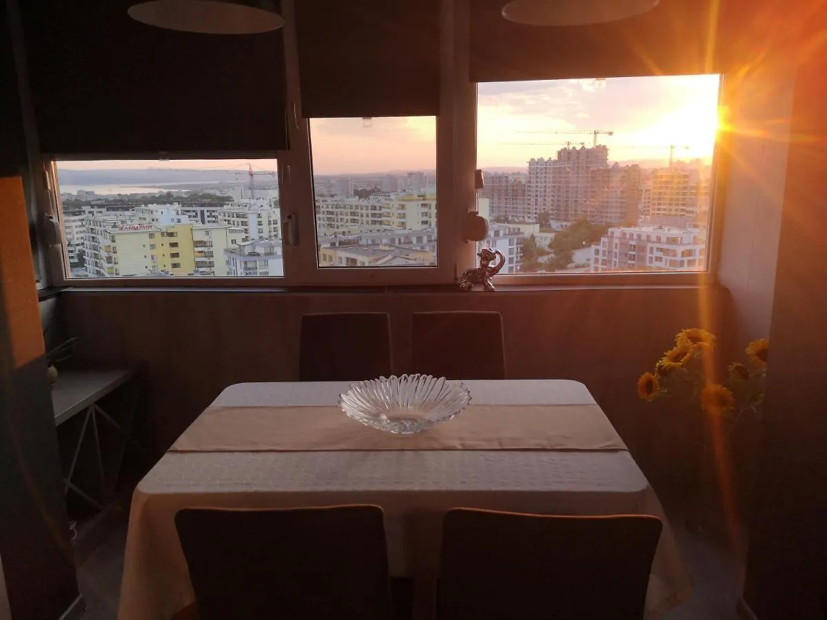 Ferienwohnung El Verano Warna Apartment